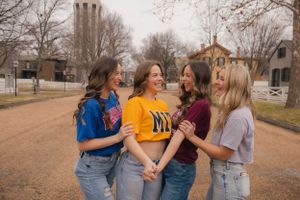 Outdoor group senior photos in downtown in Springfield, Illinois