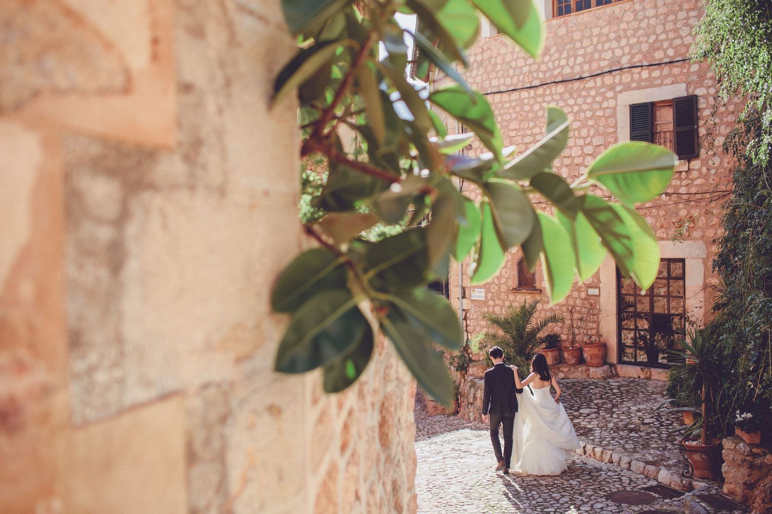fornalutx mallorca pre wedding couple
cap de formentor engagement photos
deia mallorca couple photoshoot