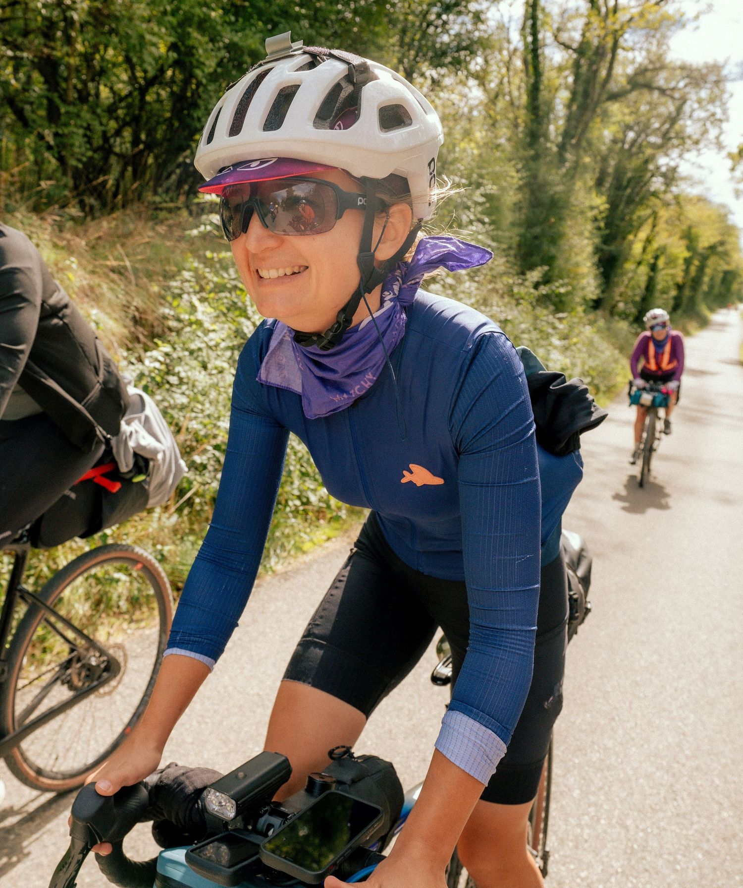 1 cycliste heureuse