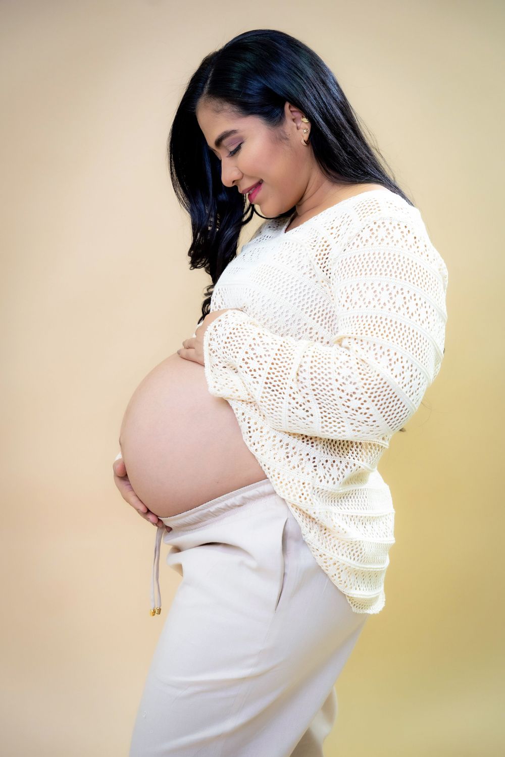 Sesión de maternidad en exteriores en Valledupar, embarazo artístico con luz natural por Chelman Pineda.