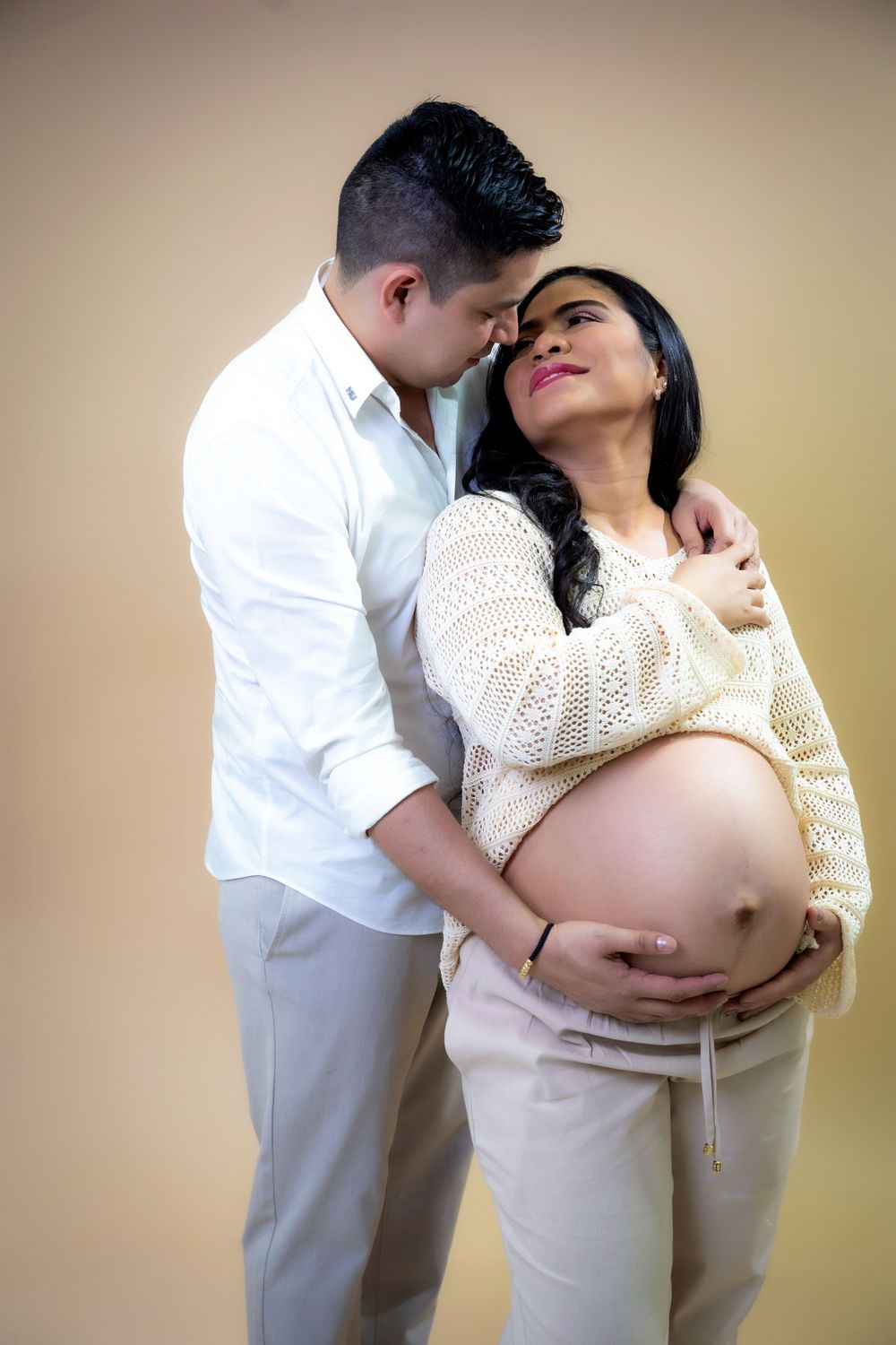 Retrato de embarazo en Valledupar, fotografía emocional y profesional en Cesar por Chelman Pineda Fotografía.