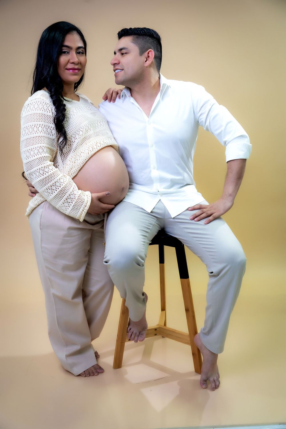 Sesión de fotos de maternidad al aire libre en Valledupar, retratos naturales para futuras mamás en Cesar.