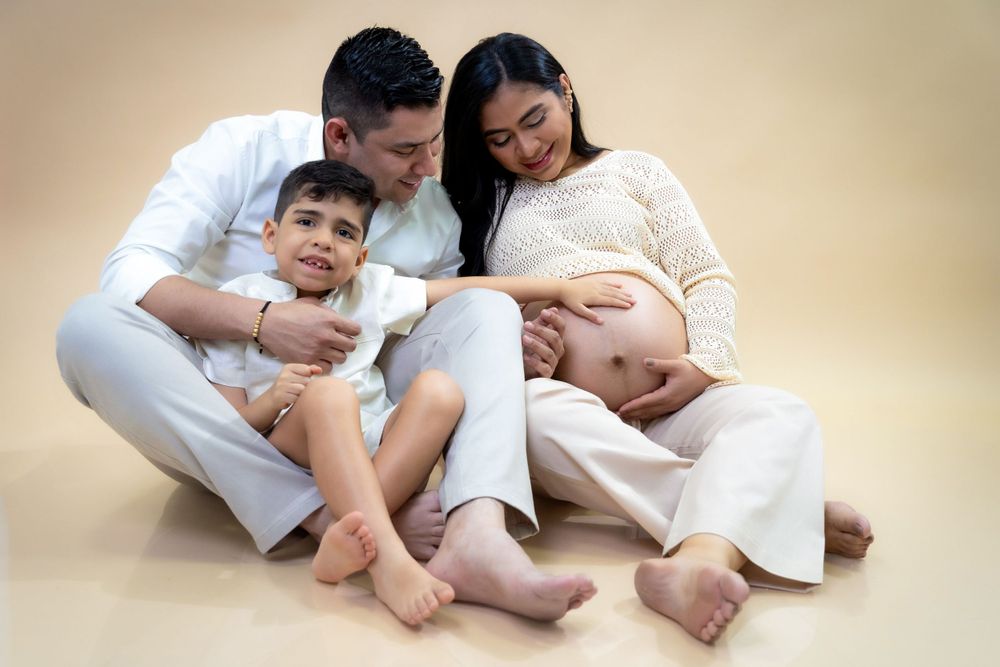 Sesión de fotos de maternidad al aire libre en Valledupar, retratos naturales para futuras mamás en Cesar.