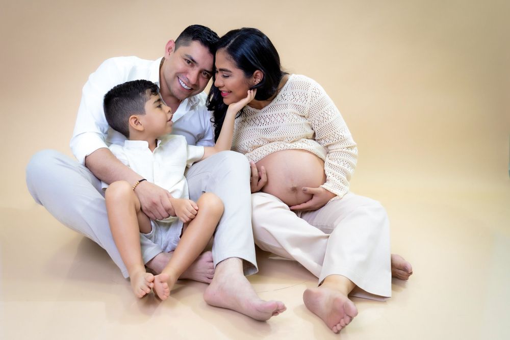 Sesión de fotos de maternidad al aire libre en Valledupar, retratos naturales para futuras mamás en Cesar.
