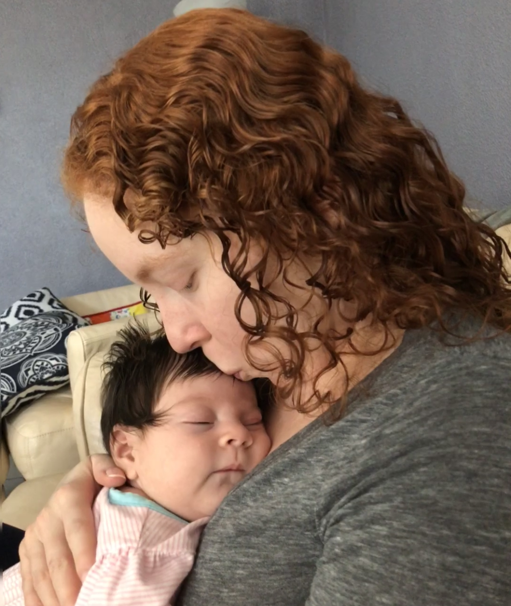 Mayeluz with her newborn daughter.