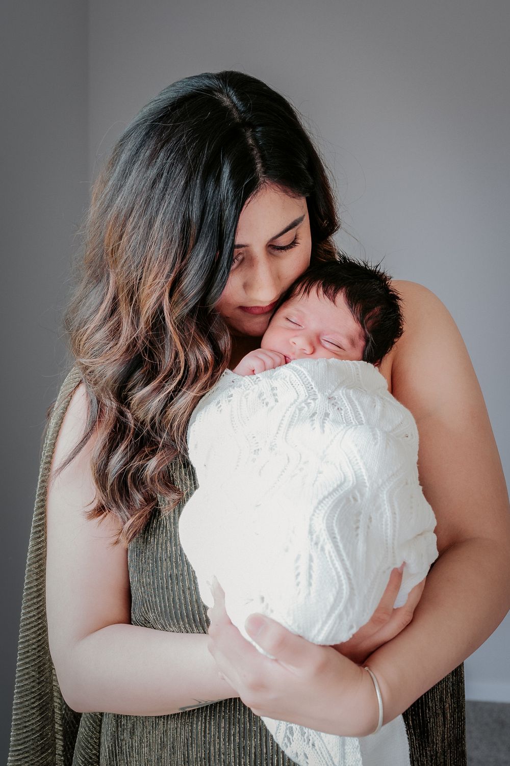 A tender moment between parent and newborn as they embrace wrapped in a white swaddle blanket.
Altona Family Photographer Melbourne