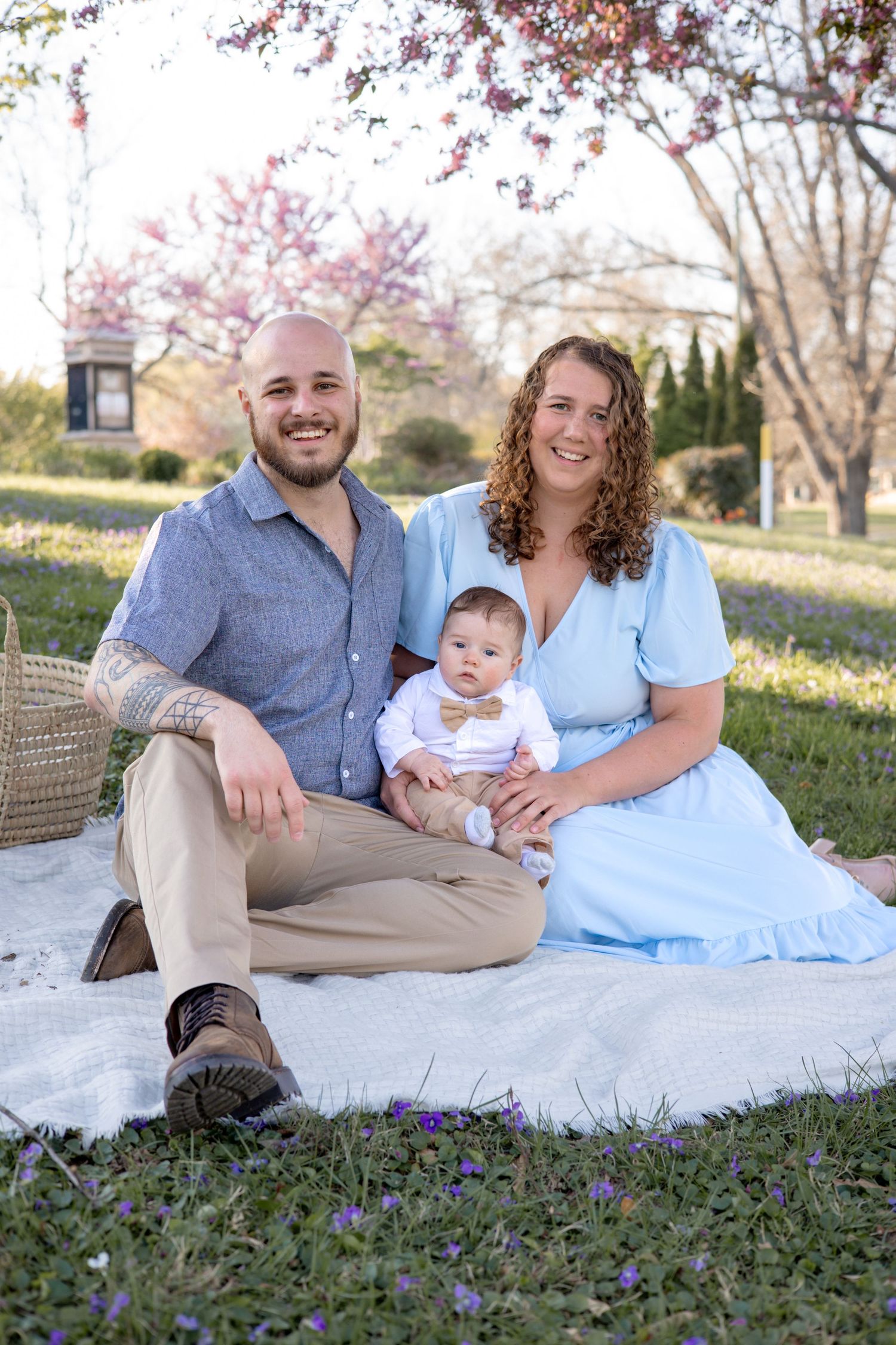 Waynesboro, Virginia lifestyle photographer capturing outdoor family portraits. Cherish authentic moments and freeze memories.
