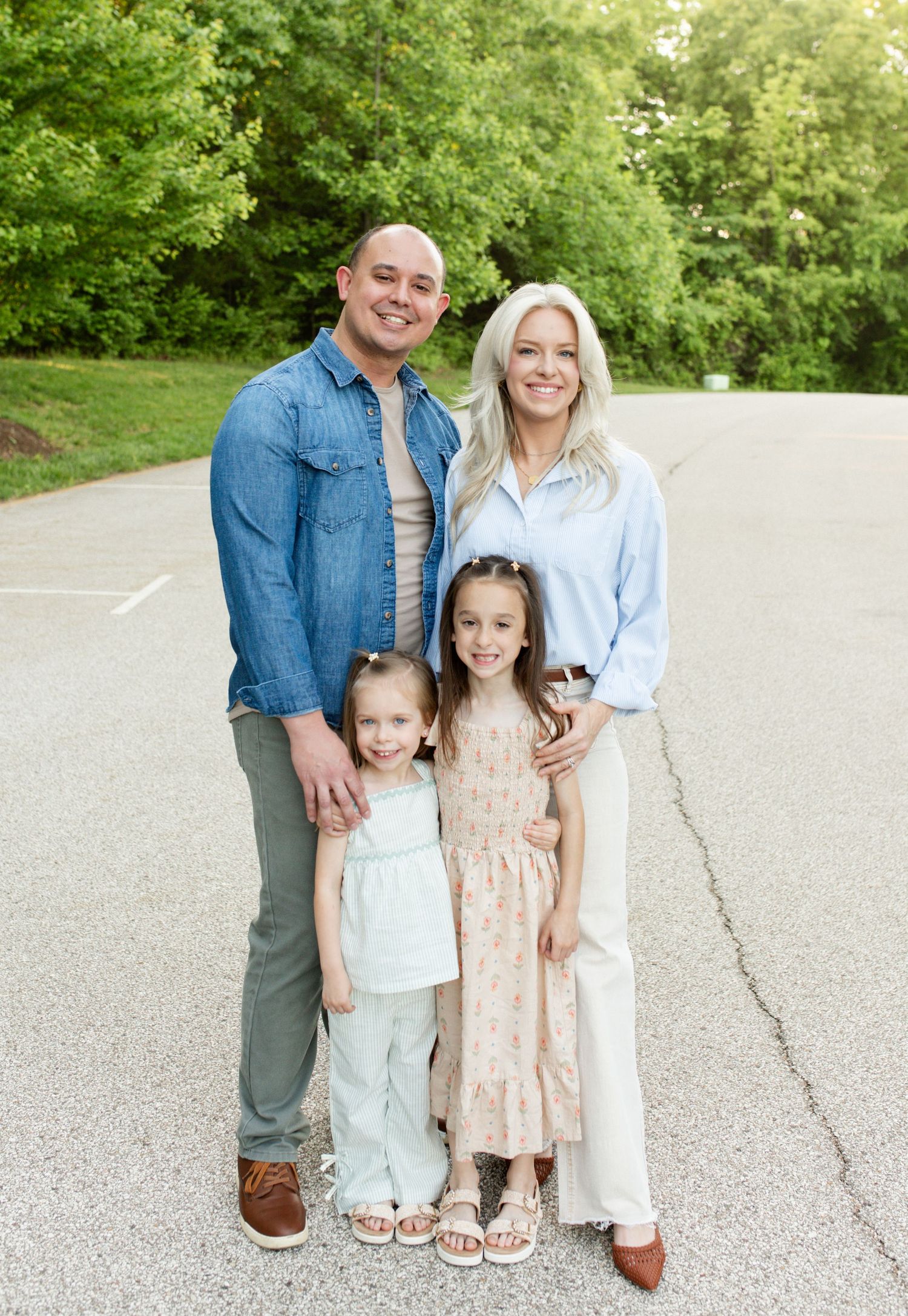 Parents and children during extended family photos in O’Fallon MO