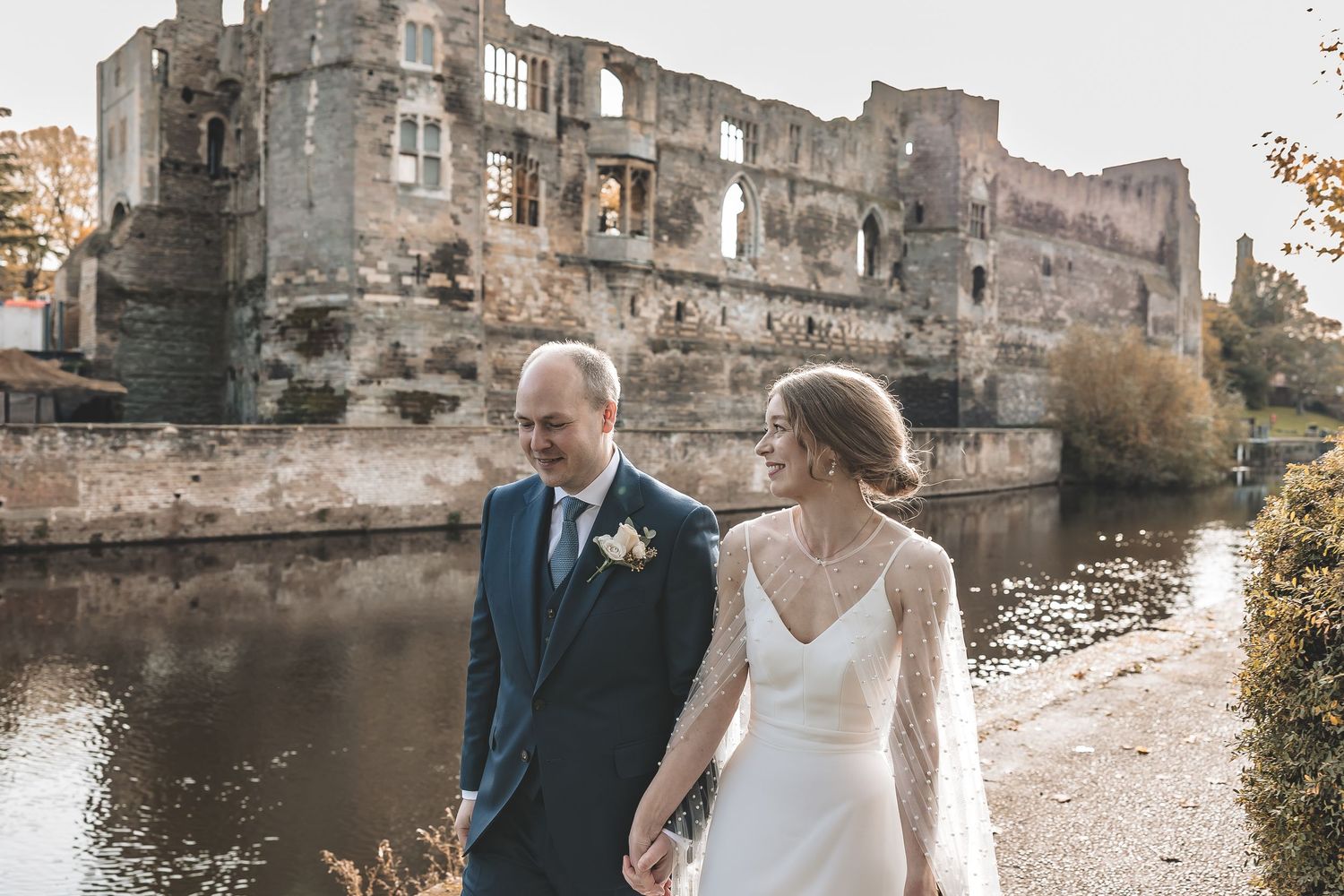 Relaxed wedding couple Newark castle