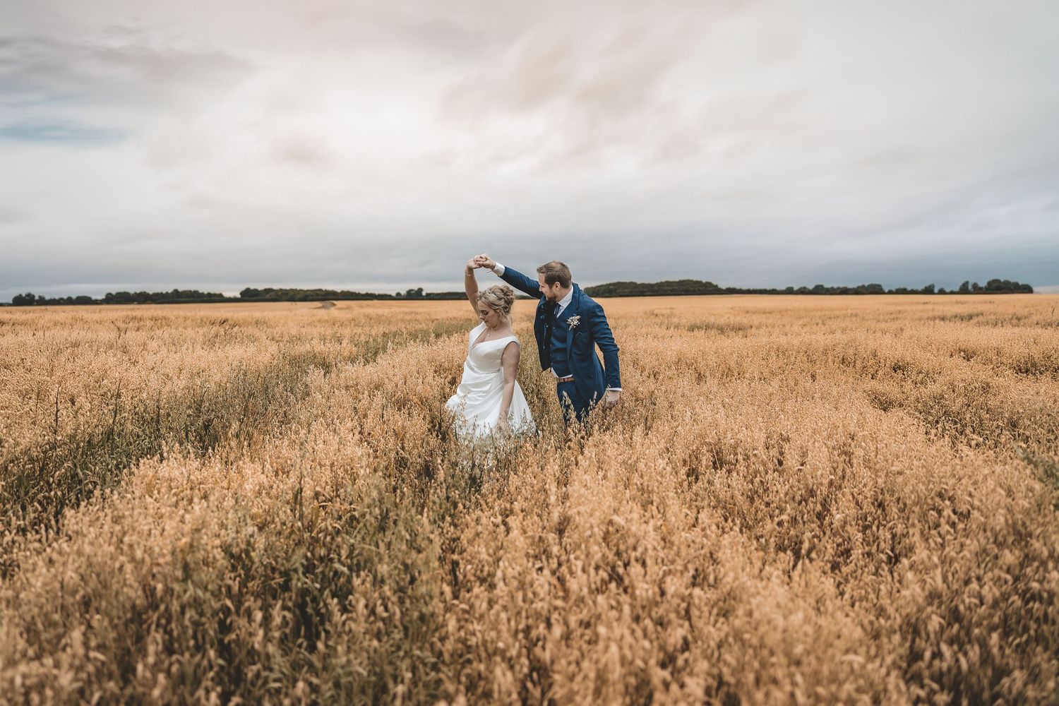A countryside wedding venue with natural outdoor space for natural photos.