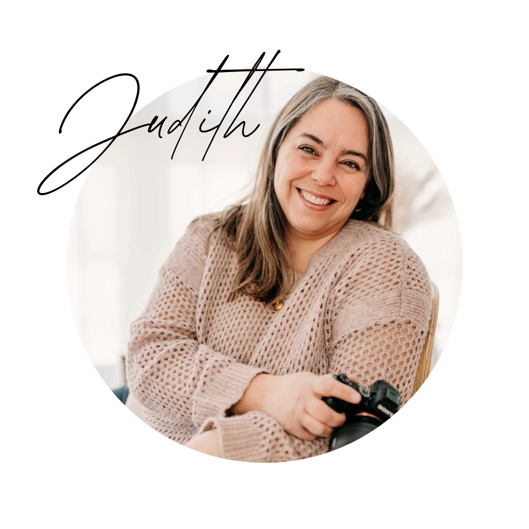 Photographe de maternité et nouveau-né à Saint-Augustin-de-Desmaures, près de Québec. Garde-robe cliente disponible pour maman et bébé
