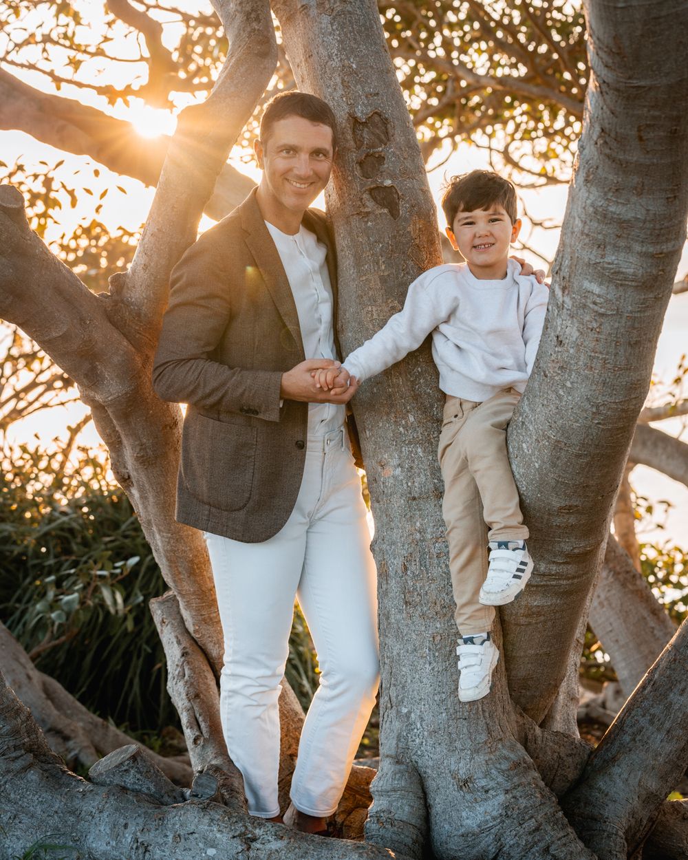 family-photoshoot-in-mosman-dad-and-son-sitting-on-the-tree