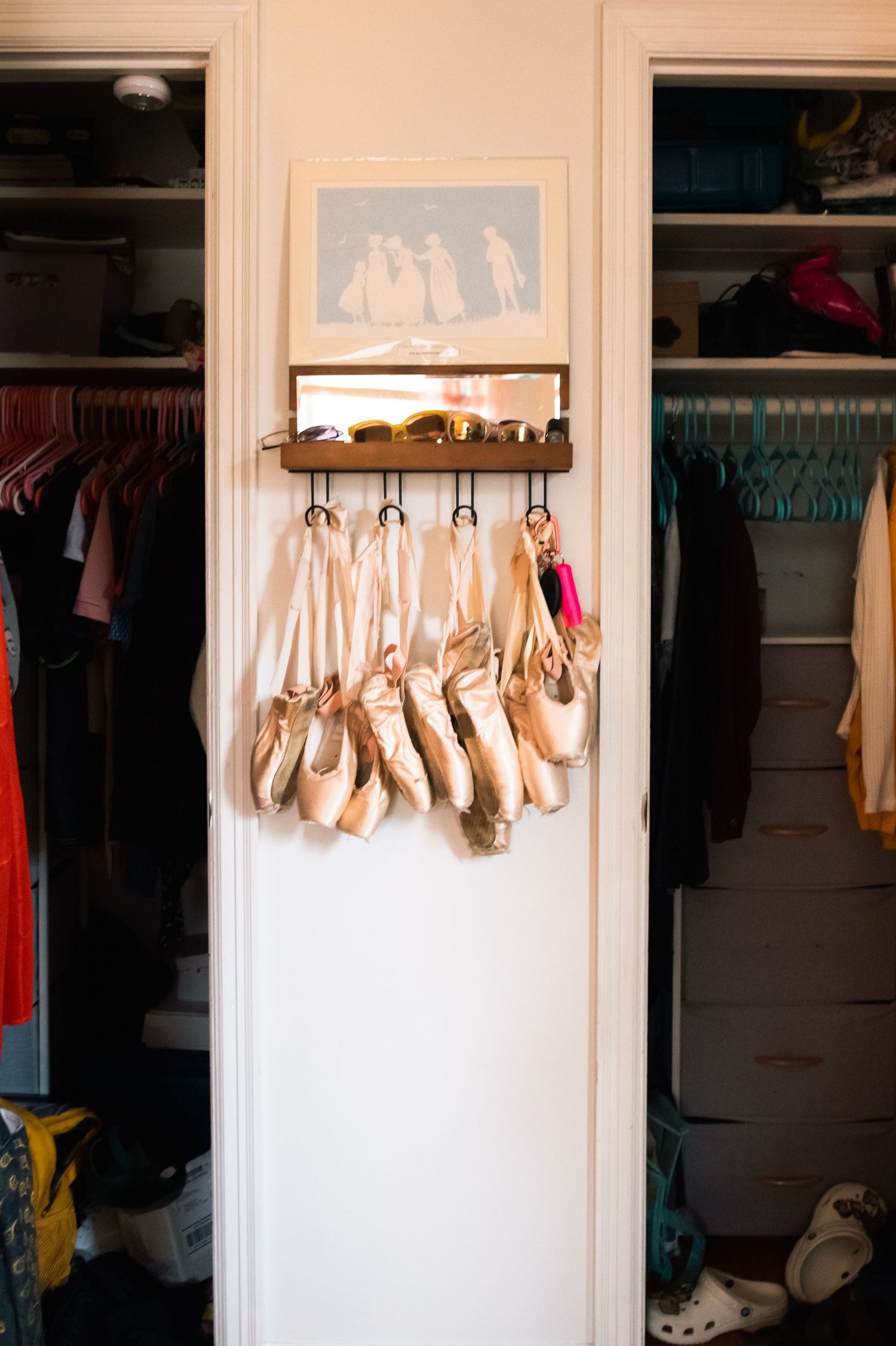 Memphis family photographer Lauren Wallis Photography captures details of ballerinas room.
