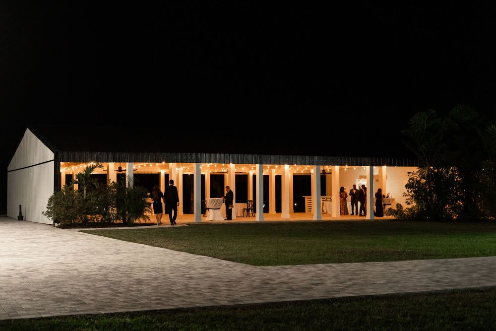 Elegant outdoor reception setting at Scars Farm wedding in Bartow