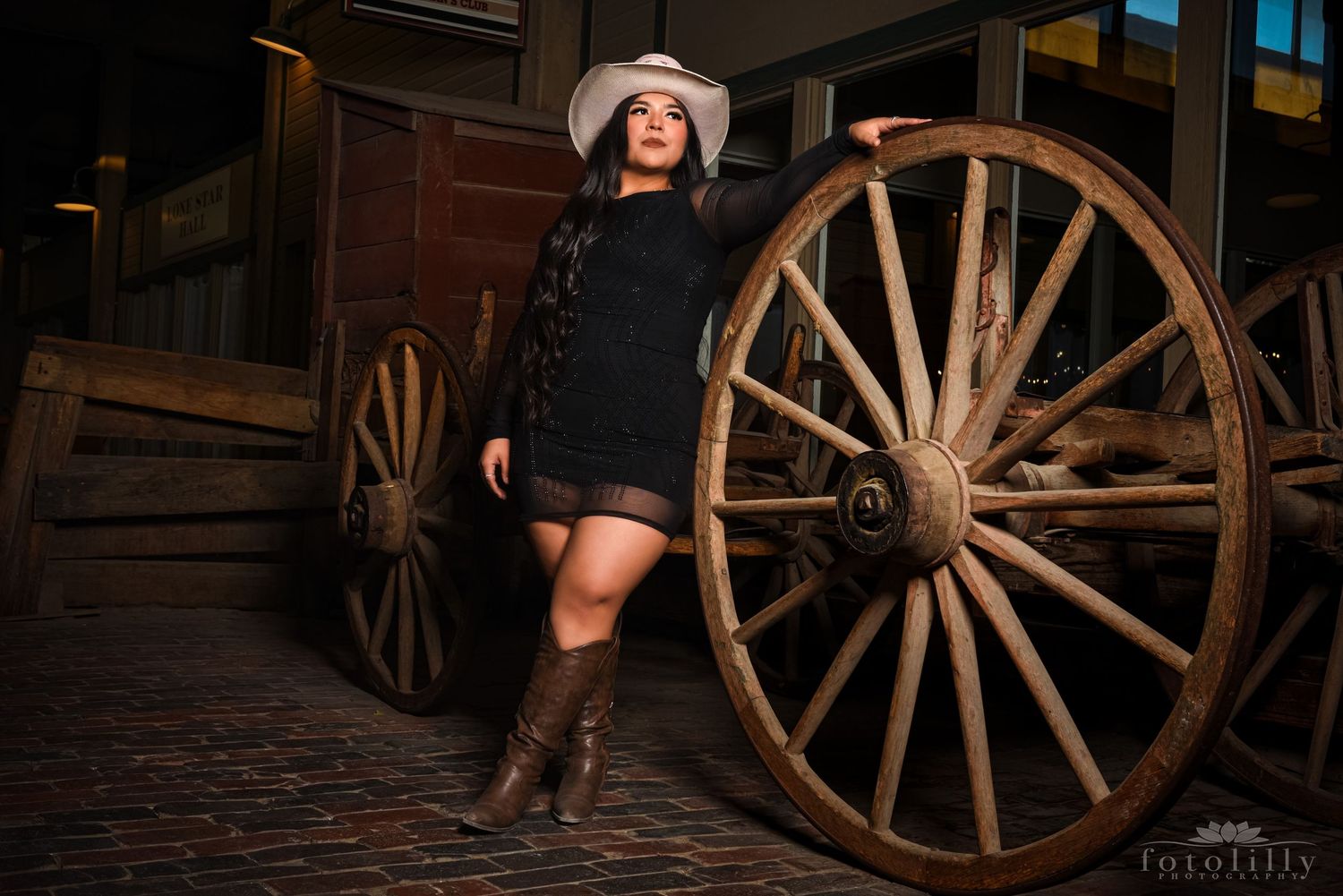 Fotolilly Photography quince save the date photoshoot featuring real families and real quince celebrations in DFW