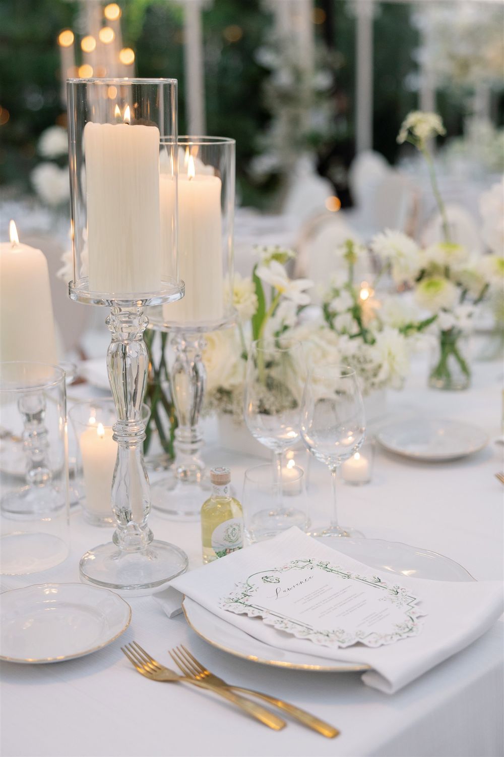 Floral design in white, pink, green and gold for a luxury wedding at Isola del Garda