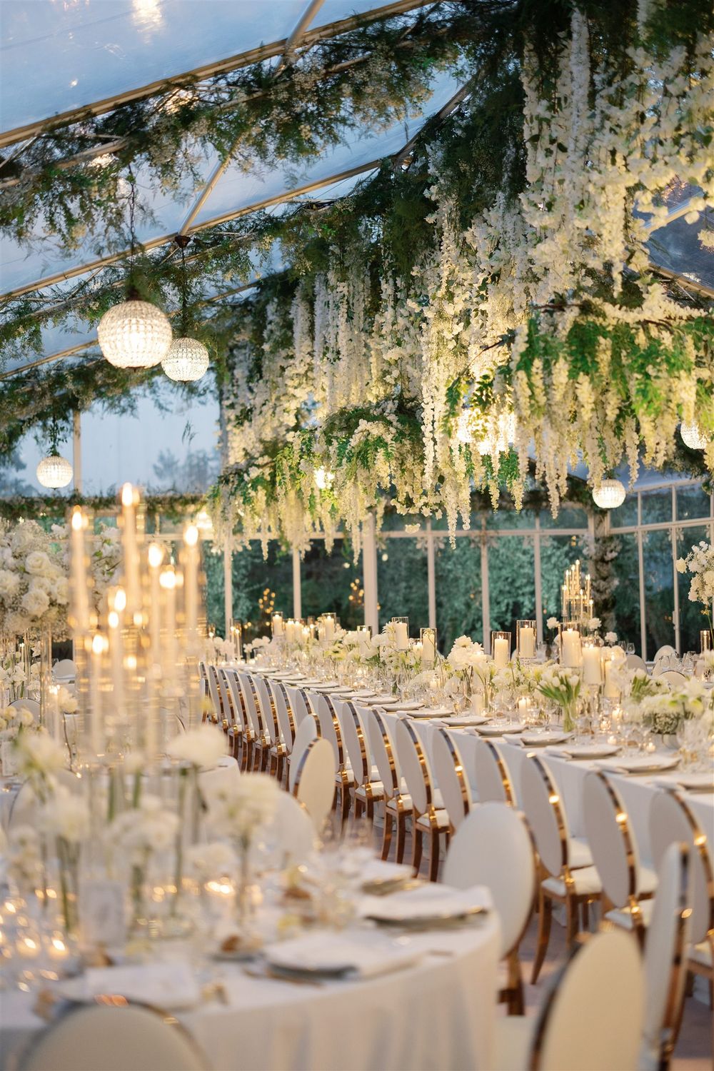 Floral design in white, pink, green and gold for a luxury wedding at Isola del Garda