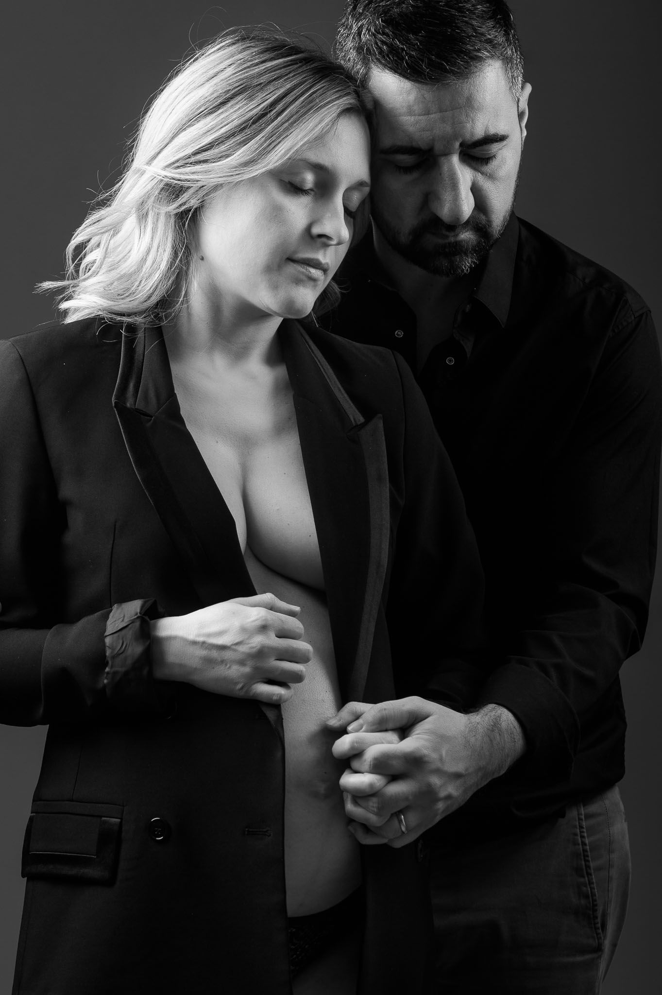 Servizio maternity elegante in studio a Verona