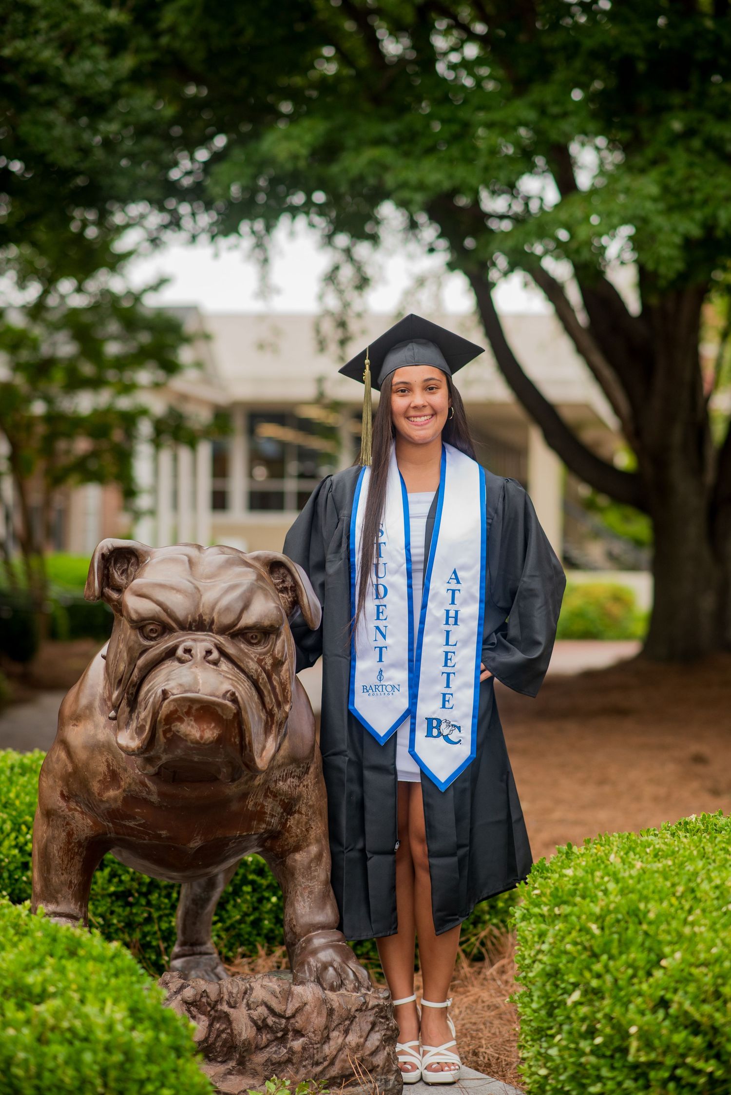 Senior session, outdoor, city, bright and airy, graduation