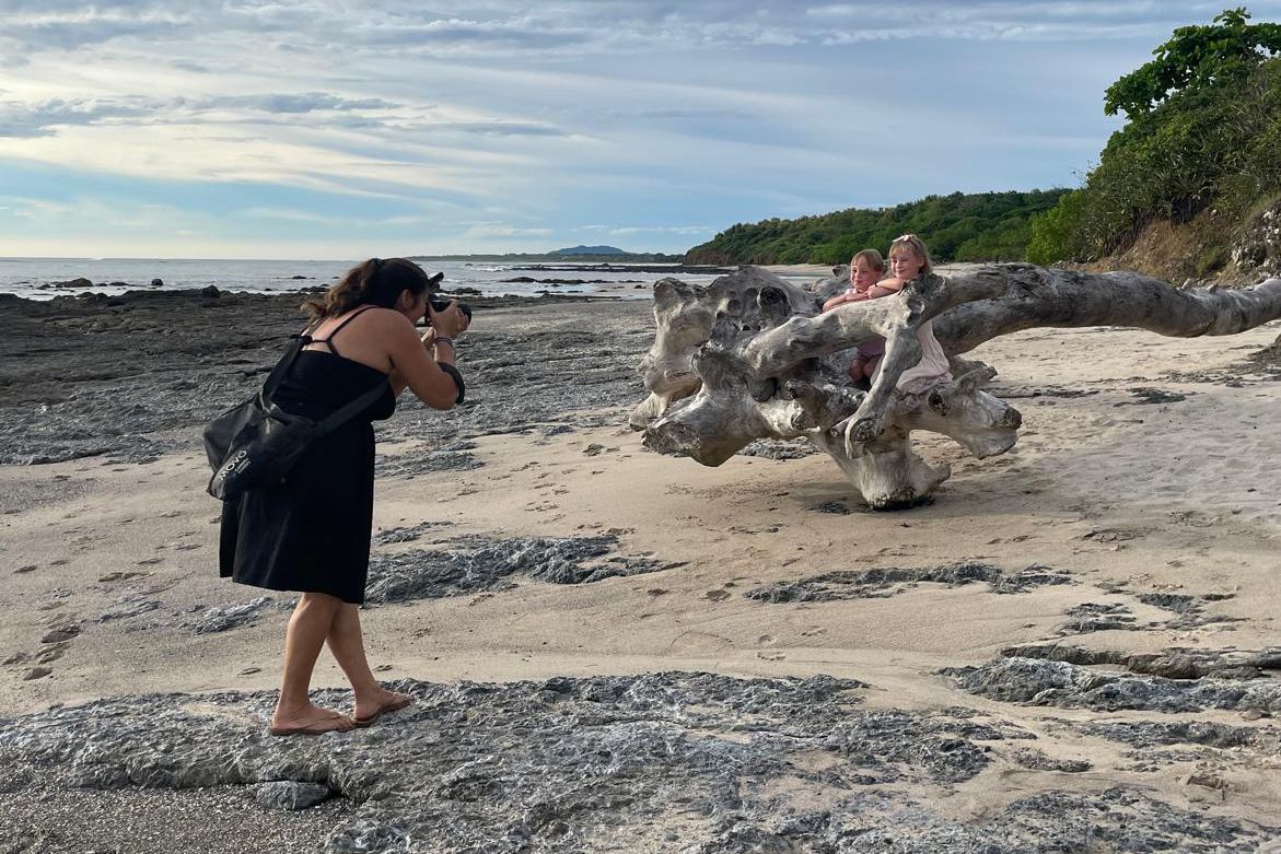 behind the scene of a family session in Hacienda Potrero Beach with Costa Rica Beach Portraits lead photographer Jorgelina Agramunt