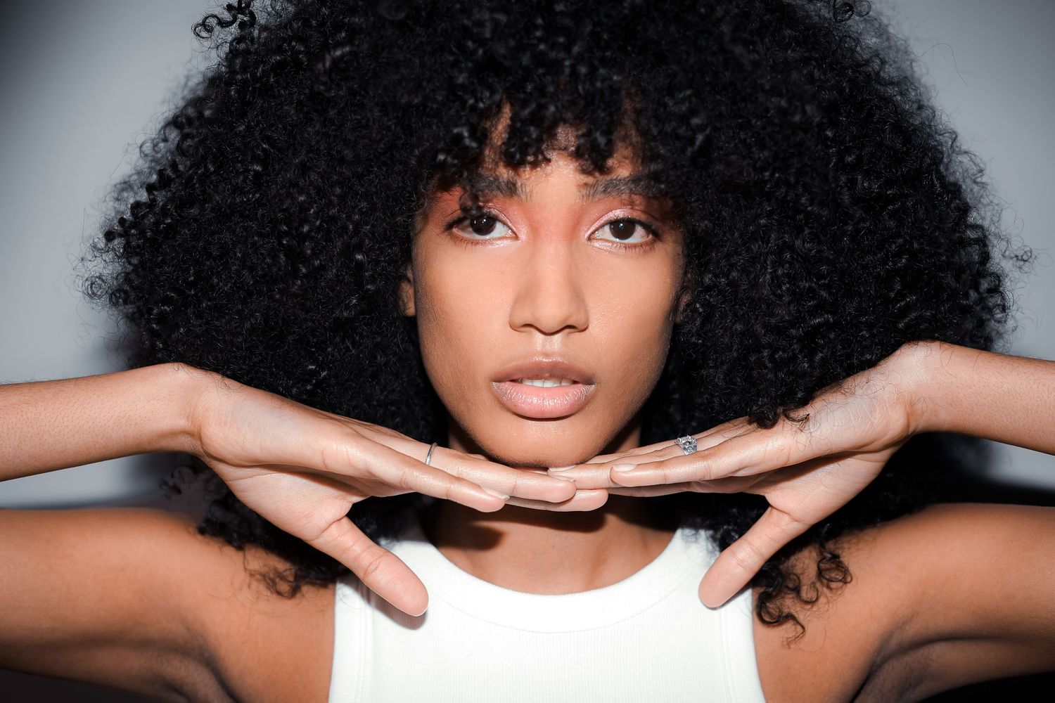 Editorial portrait of model with natural curls and bold gaze | Fashion photography by Dario Hudon, Le Café Studio