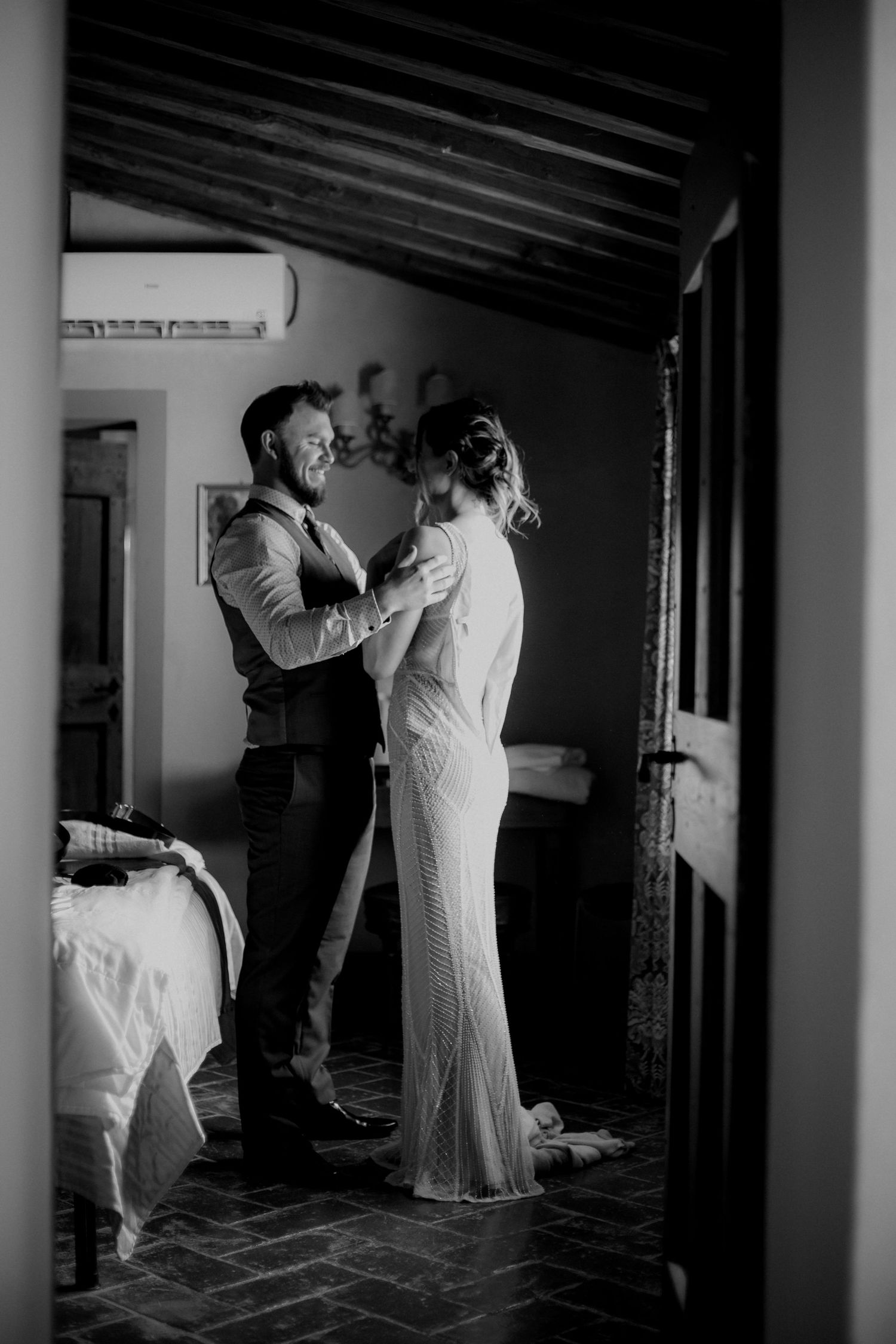Wedding photographer Tuscany | Destination wedding Italy | Villa wedding Florence | Couple's Portrait.