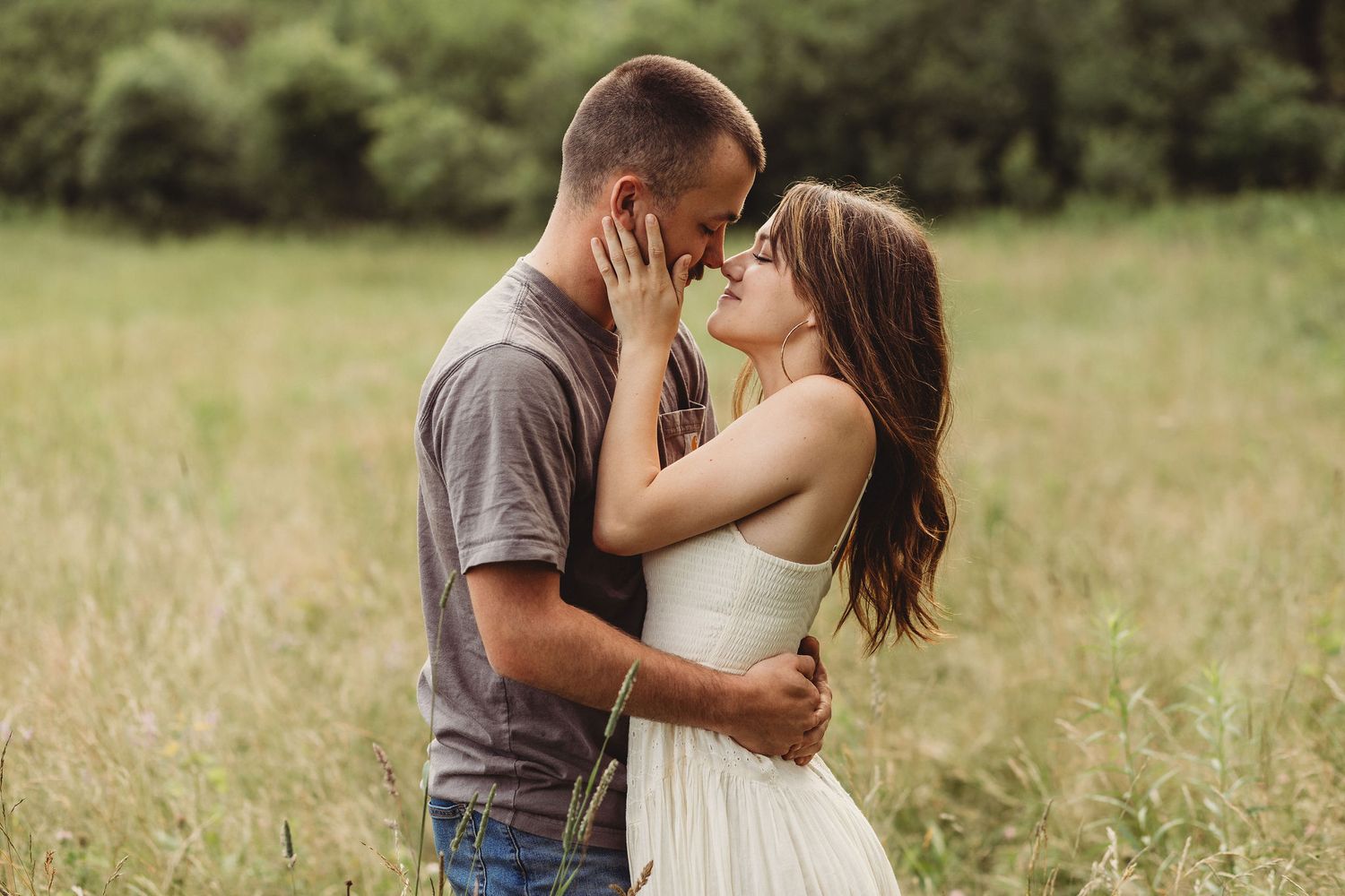 Professional photo of a couple in the tall grass
