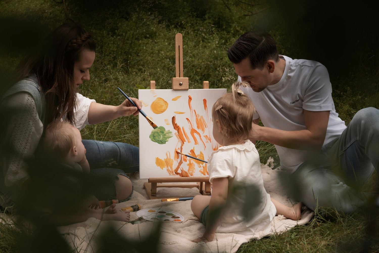 Schilder samen een canvas en elkaar tijdens de verf mini shoot op 12 april in Eindhoven! Creatief plezier voor het hele gezin.