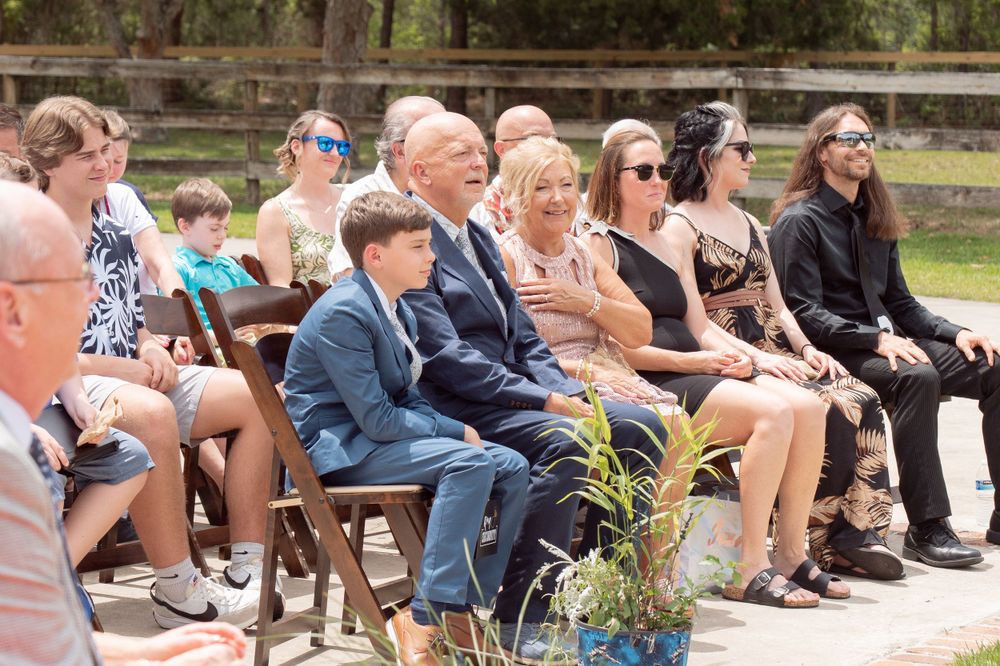 wedding-at-horse-stamp-inn-in-summer