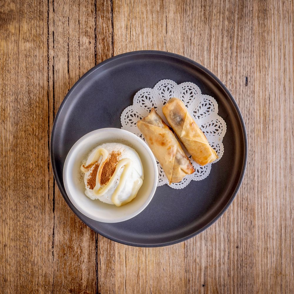 Bar Pho Bondi
Banana spring roll
Sitting a wooden background