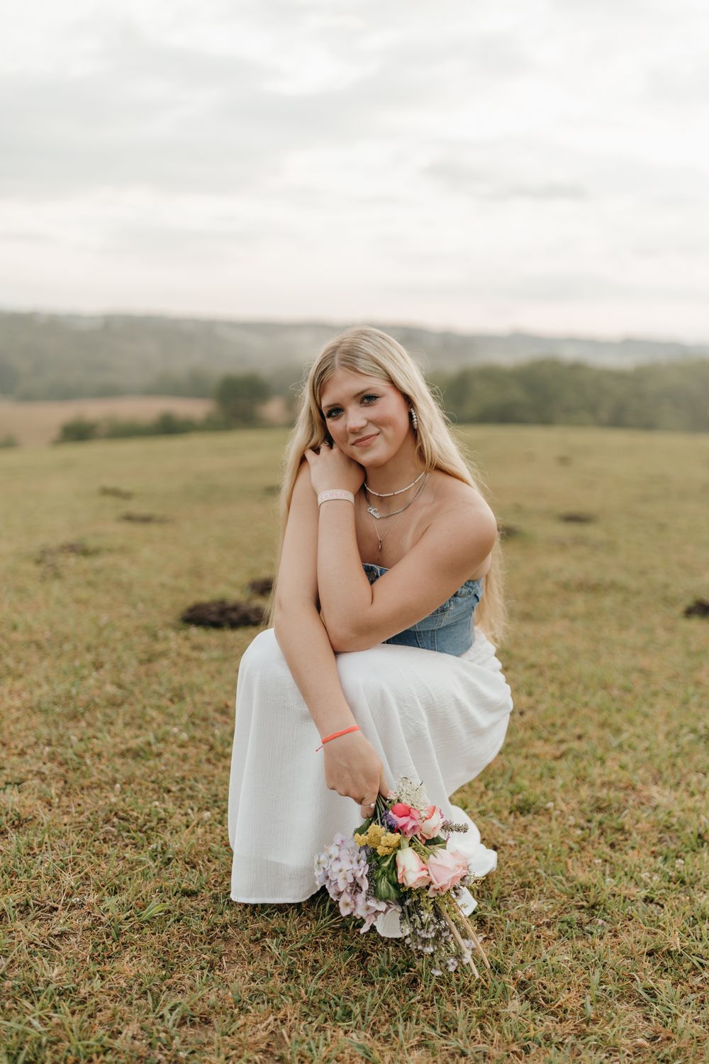 Elegant outdoor portrait with a flower bouquet and casual denim-white outfit combination. Virginia graduation/senior session.