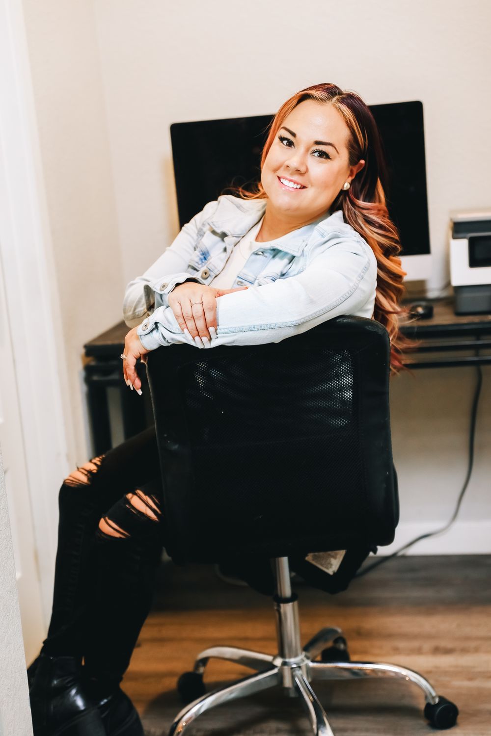 business branding  OWNER photoshoot. Illuminating Images photography in northern Colorado. liz Rivas photographer. need headshot