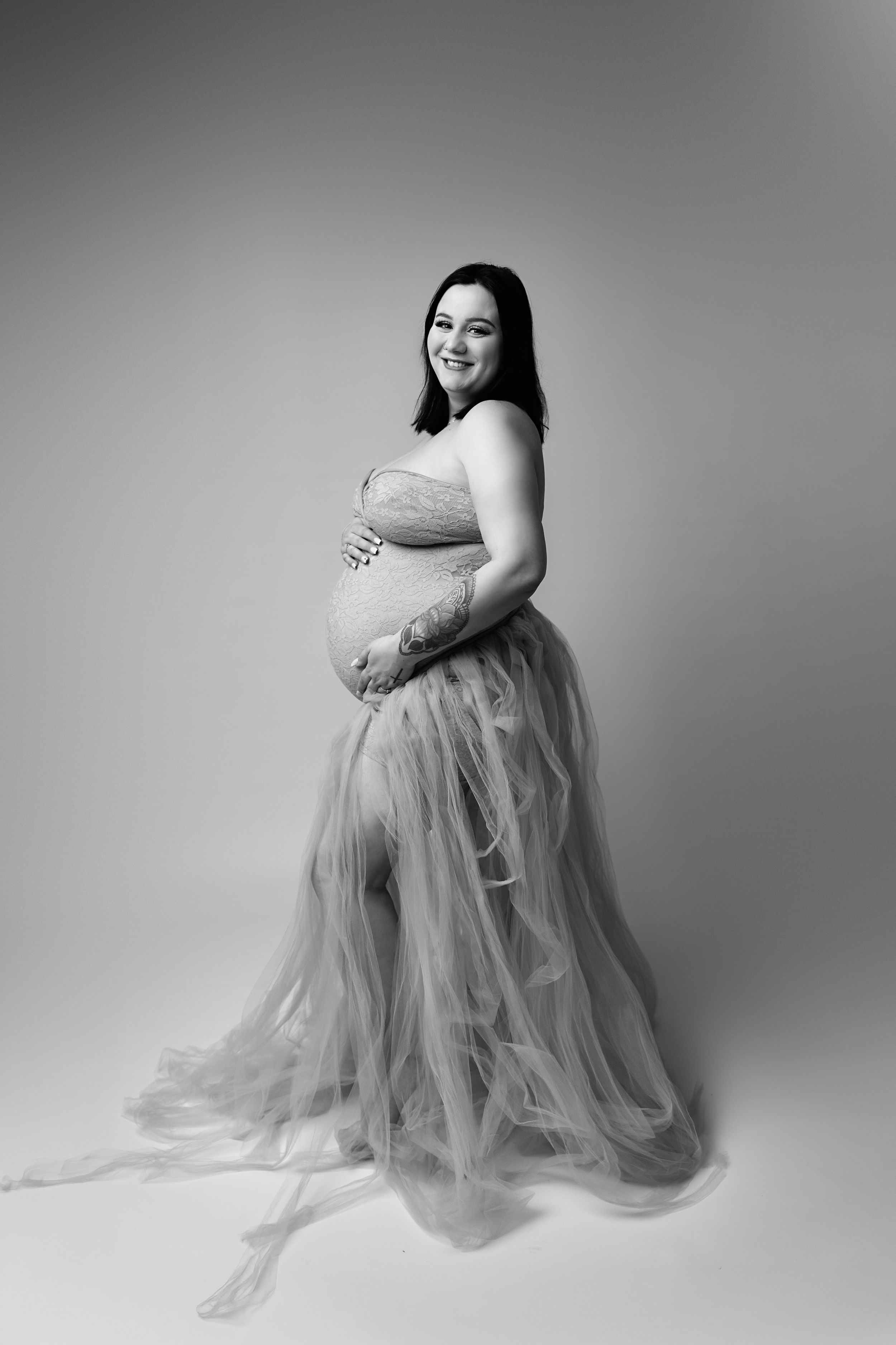 Babybauchfotos mit luxuriösem Styling und natürlicher Ausstrahlung in Stolberg
Romantisches Schwangerschaftsshooting