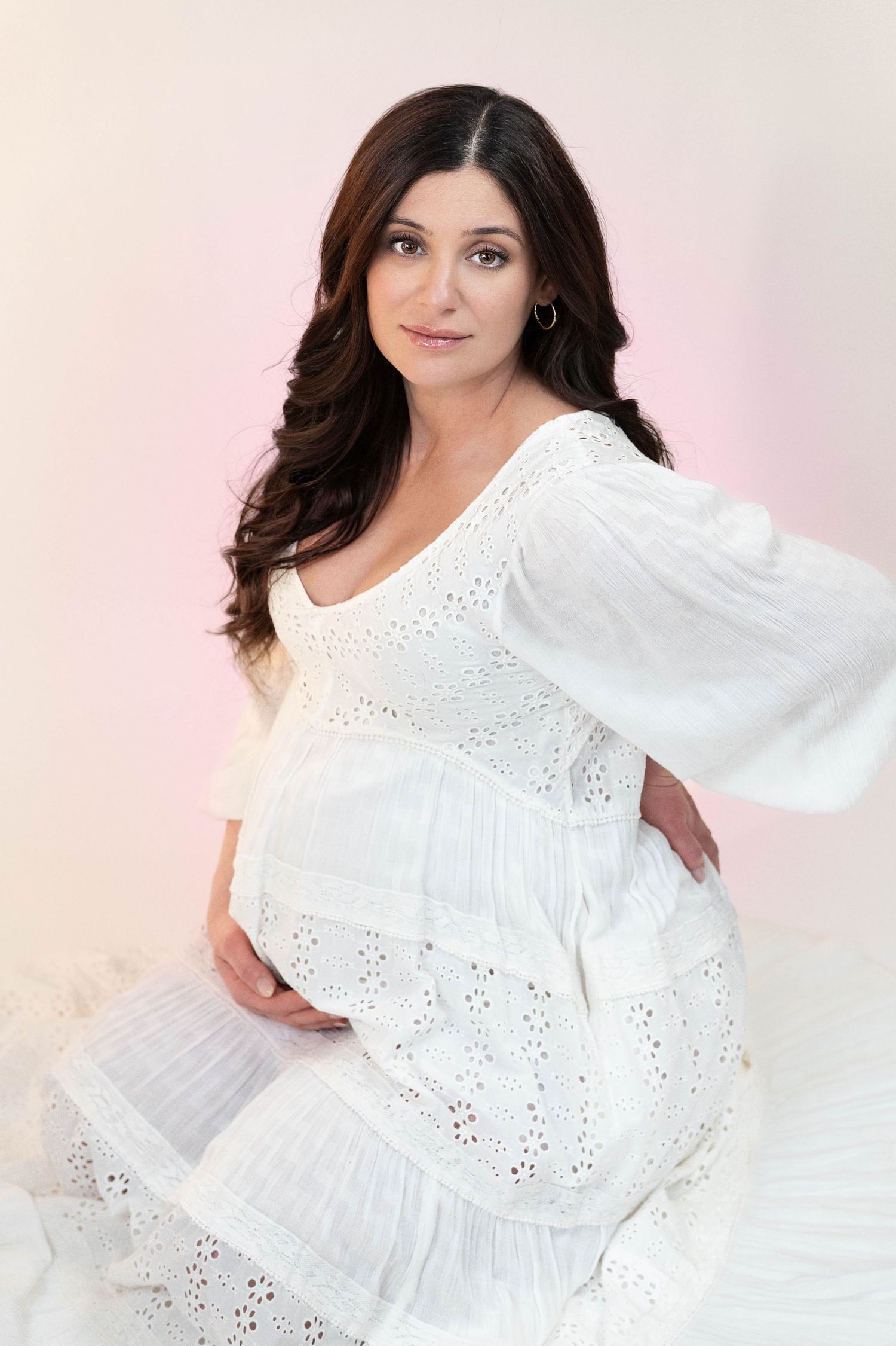 woman posing for maternity photography at gorilla studio