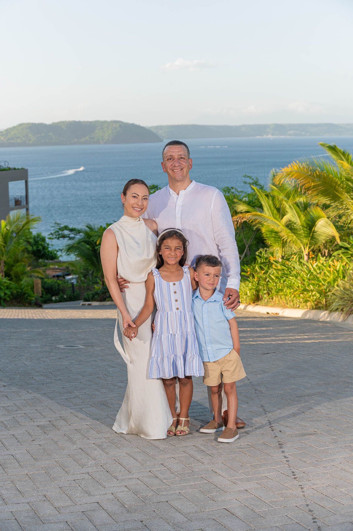 couple photo session in Riu Palace, Costa Rica