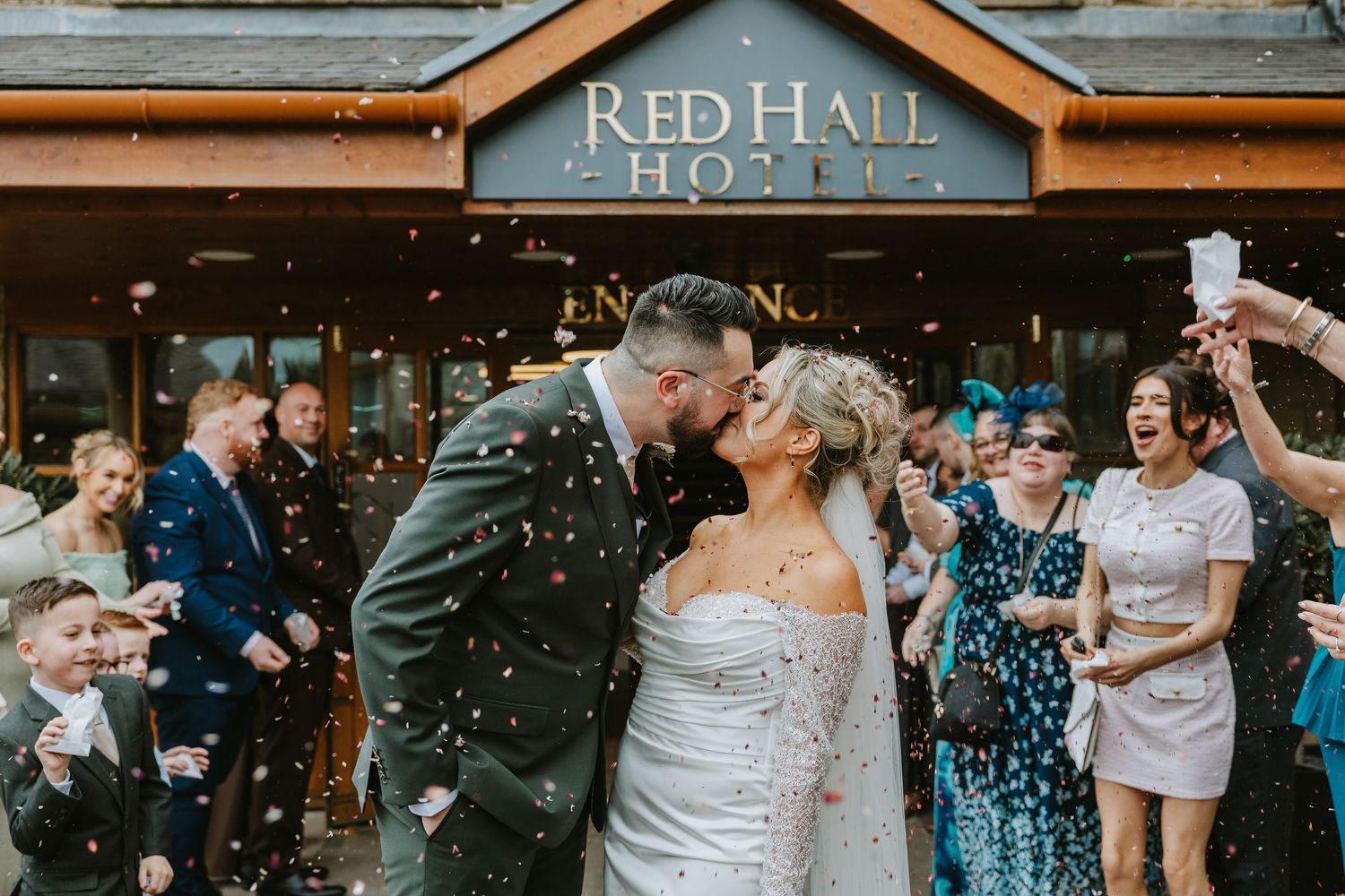 Towneley Hall Wedding in Burnley, Lancashire. Bride and Groom wedding photo. Budget Lancashire Wedding Photography.