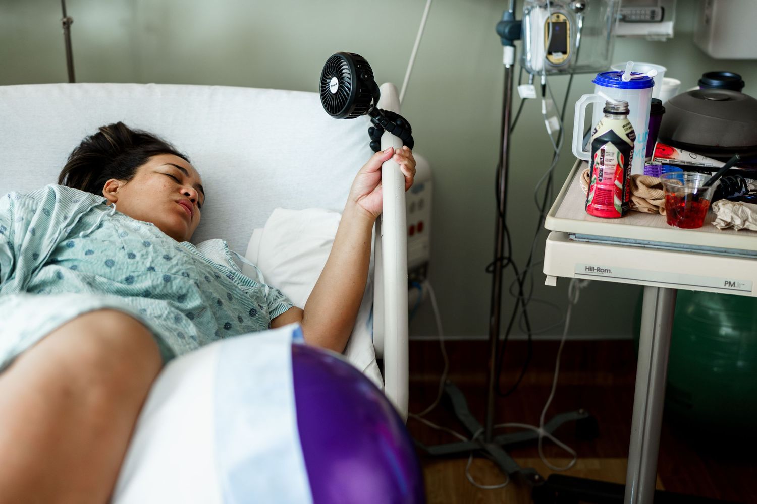 A mother labors at Touro hospital in New Orleans, Louisiana. Shot by New Orleans birth photographer Autumn Hutton.