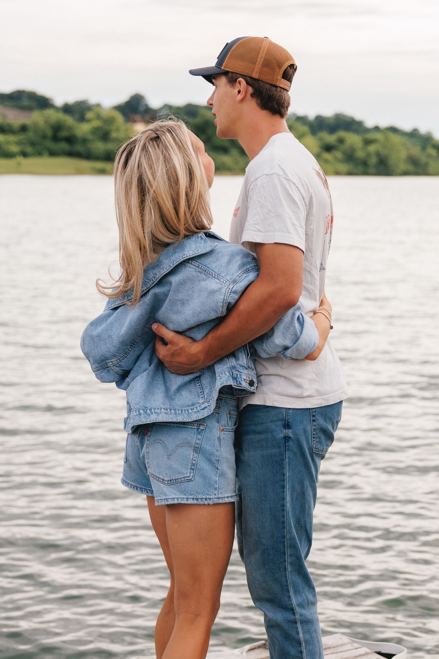 Romantic bar engagement session at Olive and Oak, St. Louis. Authentic couples photography by Faith’s Flicks. Book your engagement session!
