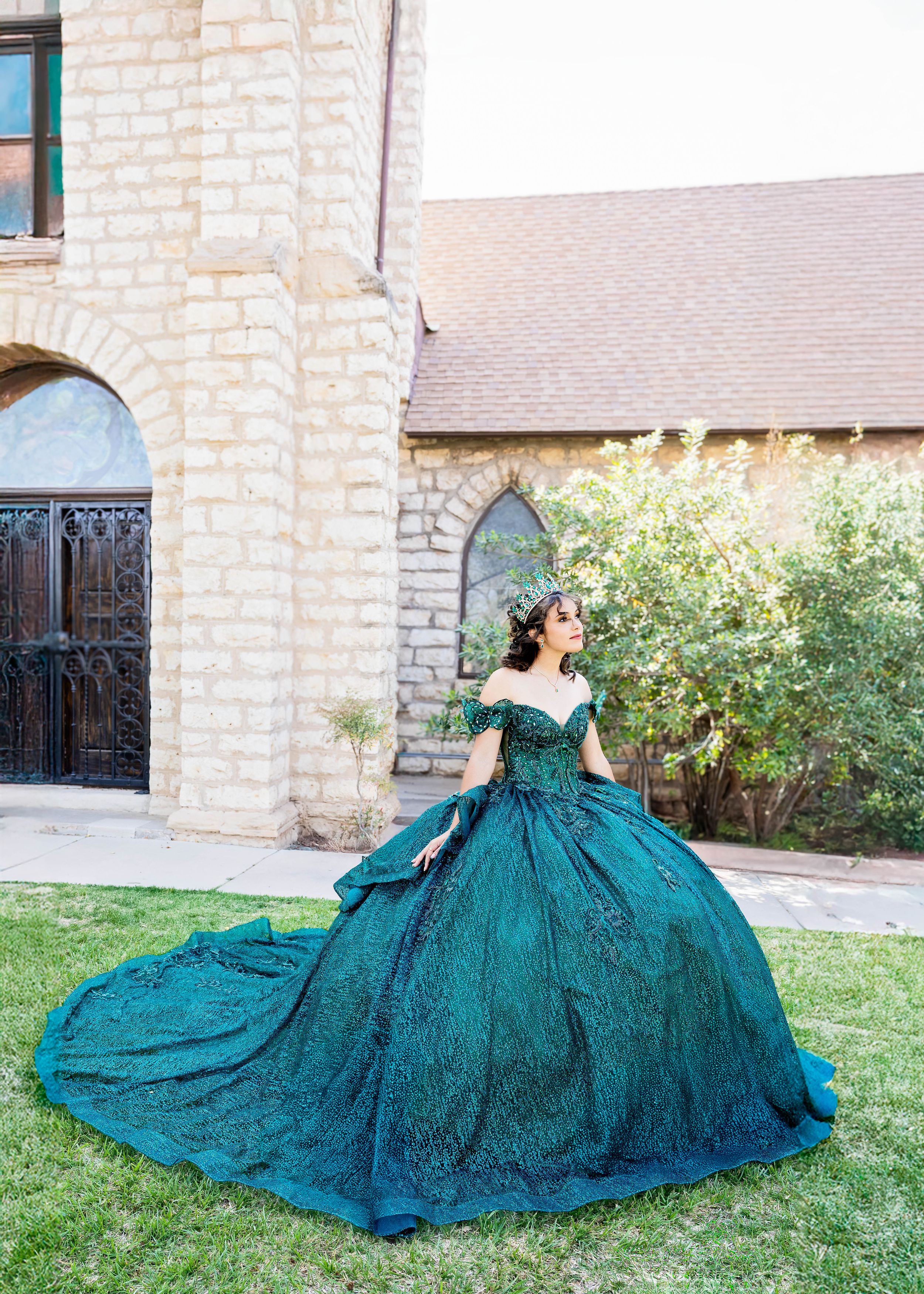 Quincenera girl poses for dress photo #CarlsbadNM #QuinceneraPhotography #QuinceneraDressPhotography #QuinceneraEventPhotography #RoswellNM