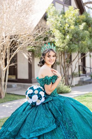 Quincenera girl poses for dress photo #CarlsbadNM #QuinceneraPhotography #QuinceneraDressPhotography #QuinceneraEventPhotography #RoswellNM