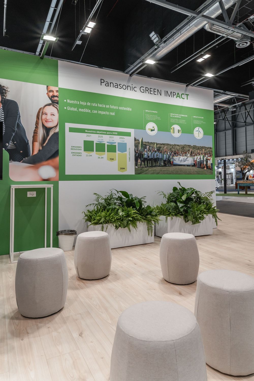 zona de descanso integrada en stand de feria profesional