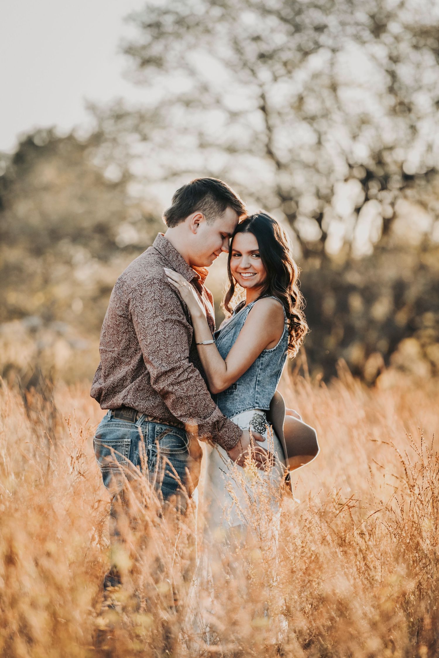 DFW engagement photographer capturing rustic sunset engagement photos