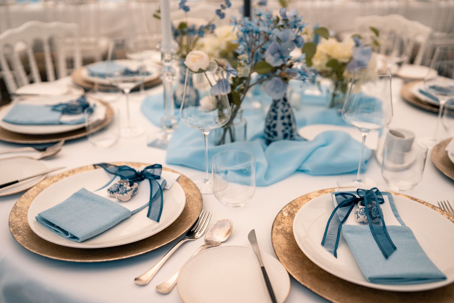 NORFOLK WEDDING PHOTOGRAPHER - ABI VINCENT PHOTOGRAPHY - WEDDING DECOR - BLUE WEDDING DECOR