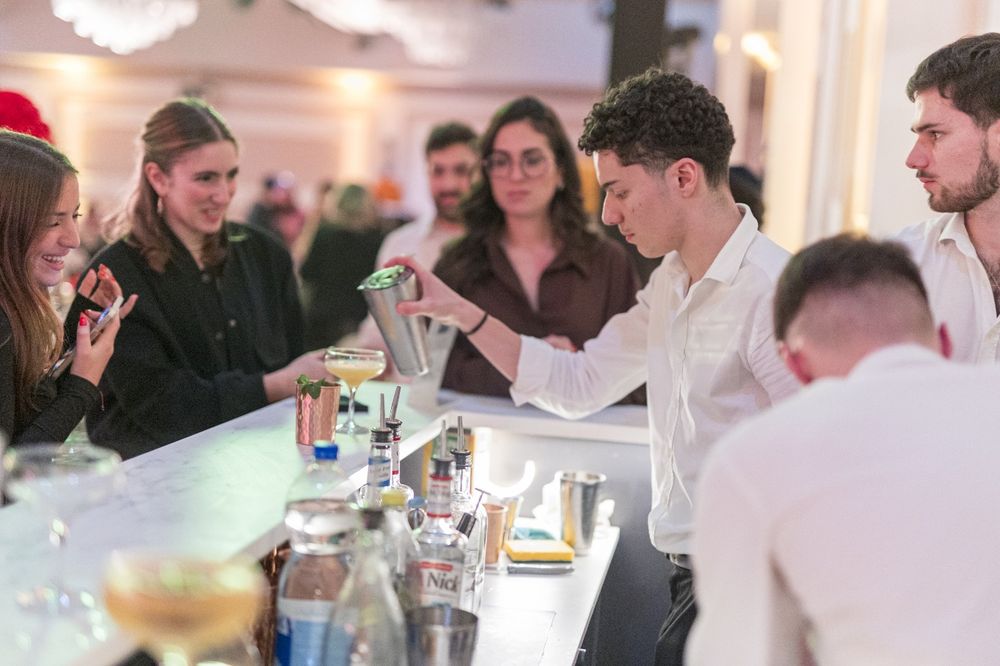 Soirée avec le bar à cocktail PilouFace, l'équipe est au complet