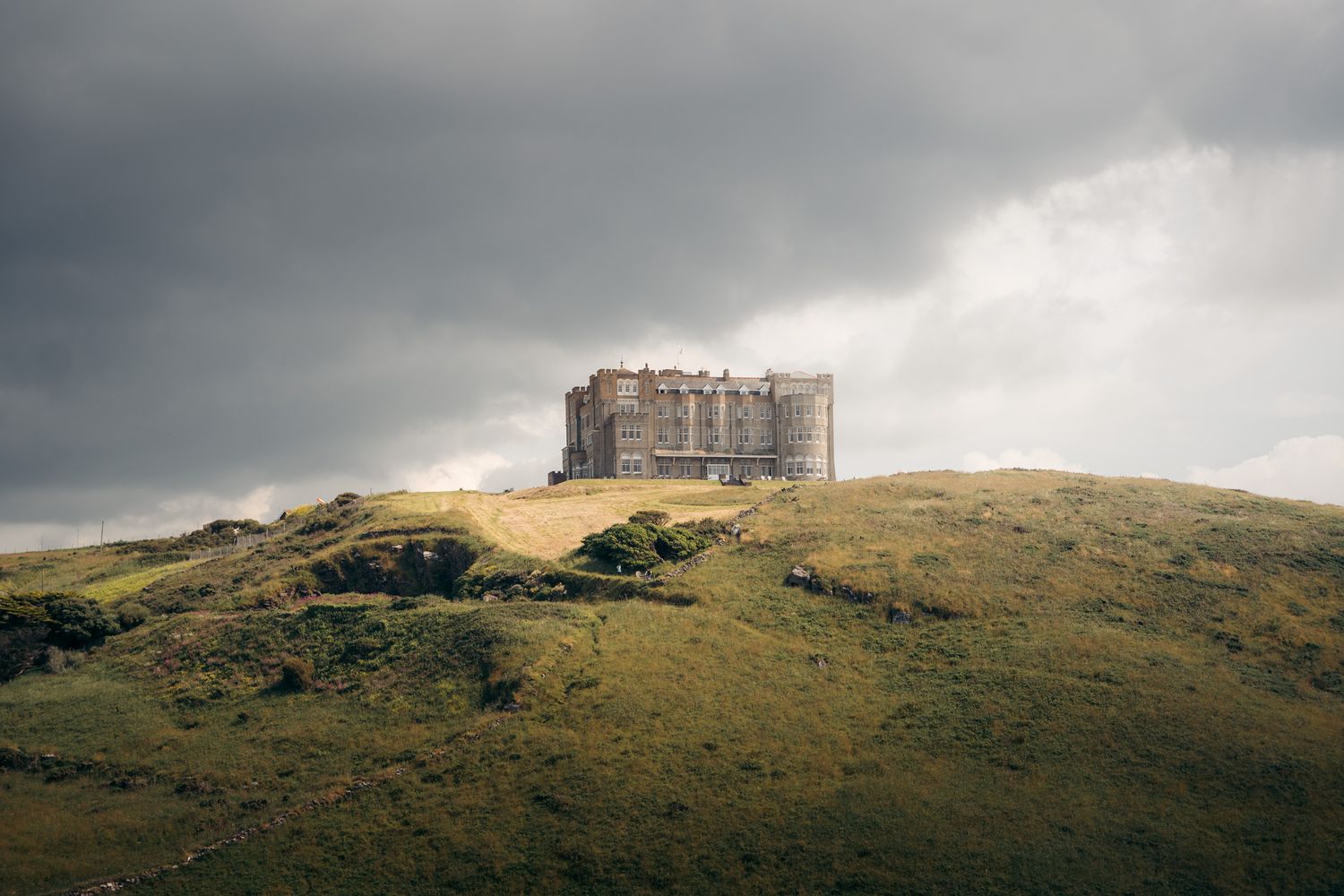 chateau de tintagel dans les cornouailles en angleterre