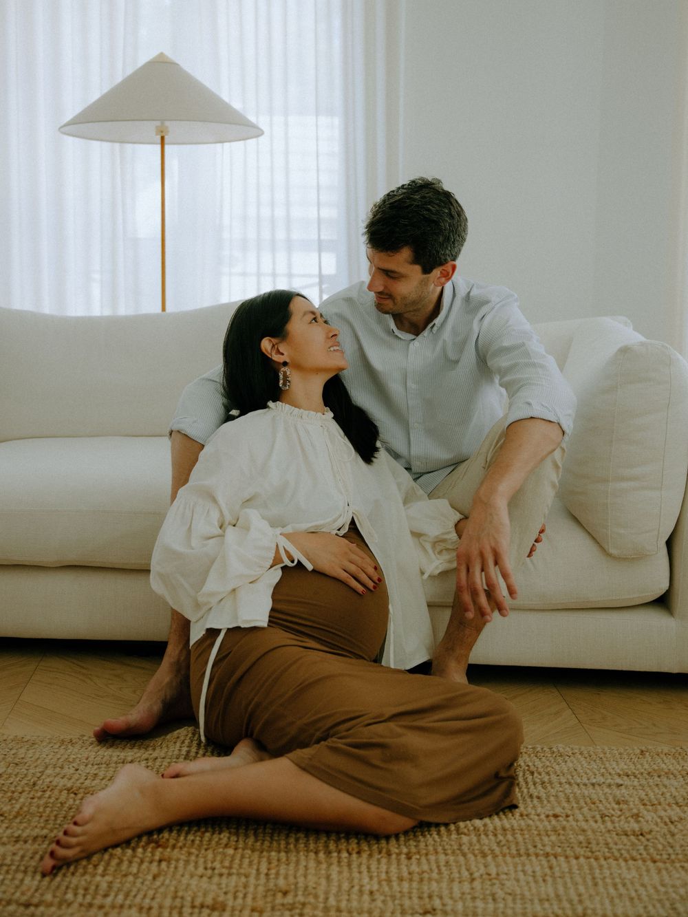 portrait, photos de famille, photos de grossesse, photos de naissance, shooting lifestyle. À Paris par la photographe Julie Fox Photography