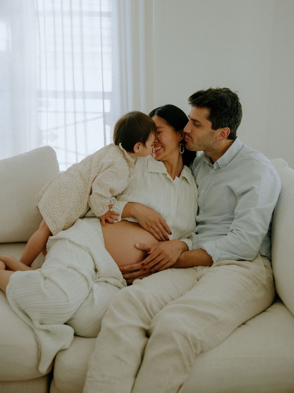 portrait, photos de famille, photos de grossesse, photos de naissance, shooting lifestyle. À Paris par la photographe Julie Fox Photography