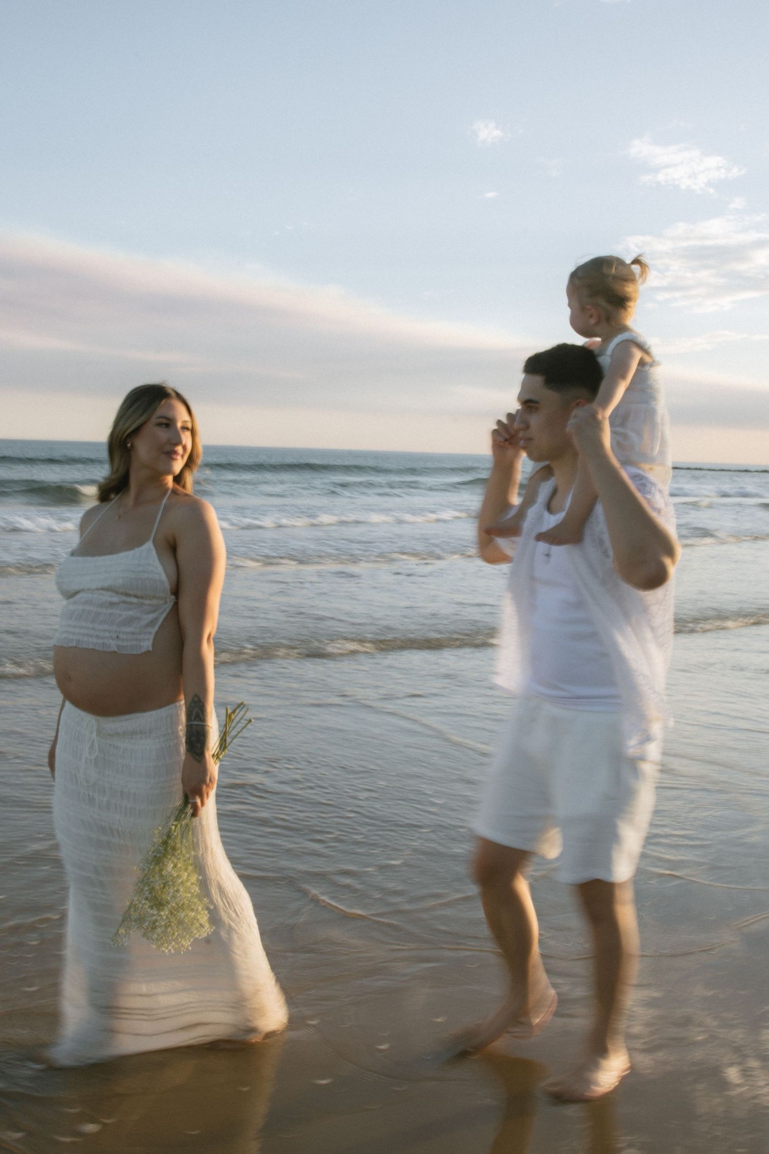 maternity photoshoot, beach maternity photoshoot, sunset beach maternity, Melbourne maternity photographer, beach photographer, family photo