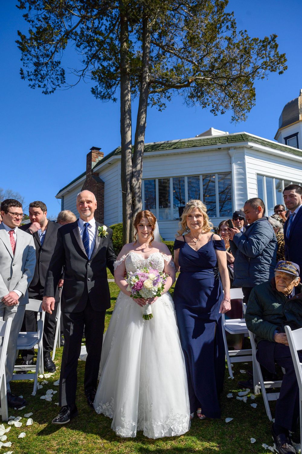 Sea Cliff Manor wedding photography by Long Island wedding photographer Dejavu Studios. Elegant, candid, timeless wedding photos.