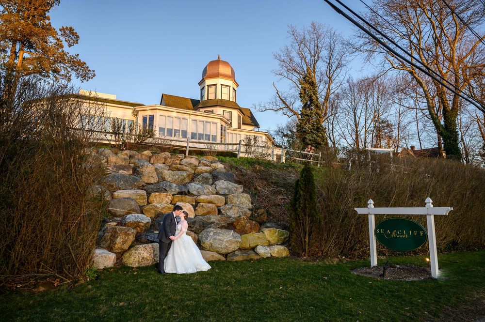 Sea Cliff Manor wedding photography by Long Island wedding photographer Dejavu Studios. Elegant, candid, timeless wedding photos. sunset